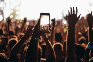 The Influence of Social Media in the Popularity of Pop Musicians